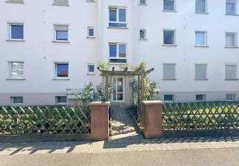 RUHIG GELEGEN, HELL, GUT GESCHNITTEN 
- 3-Zimmer-EG-Wohnung mit Balkon und Kfz.-Stellplatz