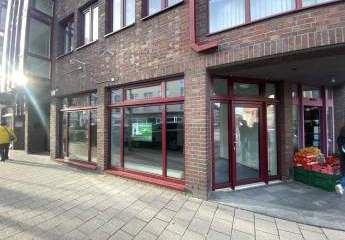 Top-Sichtbarkeit! Gewerbefläche 
mit großer Schaufensterfront an Hauptkreuzung