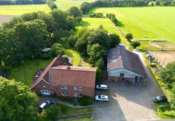 Resthof in echter Alleinlage: Modernisiert | 29.000 m² | 
Einliegerwohnung | Pferdehaltung | Pool