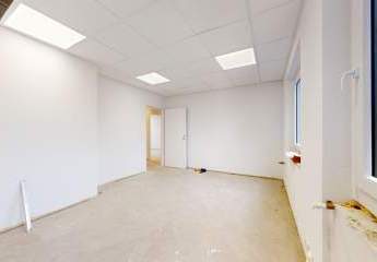 Modernisierte Büro- oder Praxisflächen – frisch saniert, zzgl. Parkplätze.