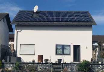 Einfamilienhaus mit Garten & Pool