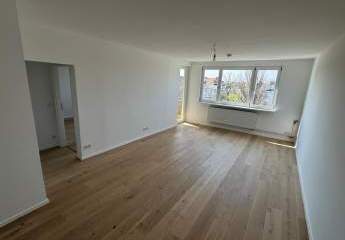 Vollständig renovierte 3-Zimmer Wohnung, mit Echtholzparkett, Regendusch, Balkon + Garage in Berlin-Westend