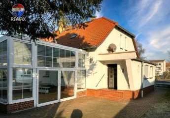 Neuhardenberg bei Berlin – Einfamilienhaus mit Wintergarten, Doppelgarage und großem Grundstück