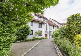 2 Zimmer Etagenwohnung mit Loggia & Tiefgarage in Zuffenhausen