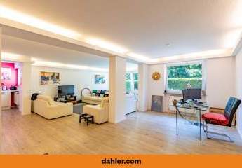 Wohnen im Grünen: Stilvolle Terrassenwohnung mit Garten, Terrasse und Garage im begehrten Dachswald