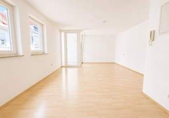 **Urban Living – Helle und gemütliche 1-Zi.-Wohnung mit Loggia in ruhiger Seitenstraße**