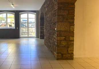 Wohntraum: Große Wohnung mit Terrasse und Stellplatz