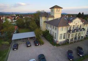 Wohntraum: Große, sanierte Wohnung mit Terrasse und Stellplatz