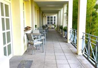 Gemütlich: Helles Appartement mit Stellplatz und Küche
