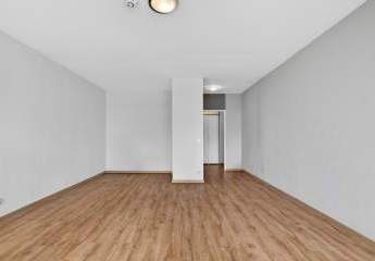 Appartement mit Ausblick: 1-Zimmerwohnung mit Balkon, Küche und Stellplatz