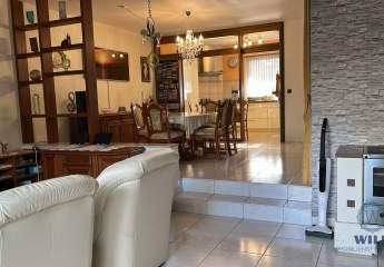 Wohlfühl-Reihenmittelhaus mit drei Balkonen und modernisierter Ausstattung - Nähe Klinik Püttlingen