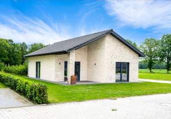 Modernes Ferienhaus am Küstenkanal – Erstbezug in traumhafter Lage