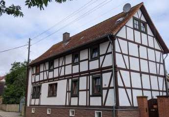 Charmantes Fachwerkhaus mit Nebengelass auf großem Grundstück