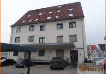 2 Zimmerwohnung im Dachgeschoss mit Aufzug, Einbauküche, Carport, Balkon, in zentraler Stadtlage