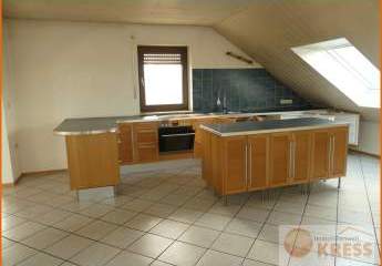 Moderne und gepflegte 4-Zimmer Wohnung in ruhiger Lage, Flieden-Oberstork m. Balkon im Dachgeschoss