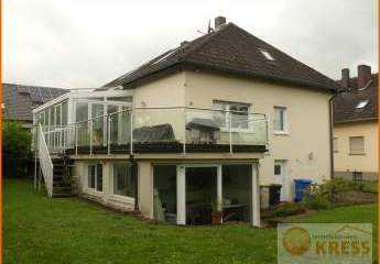 Großzügiges Wohlfühlzuhause: Großzügige Räume mit Kamin, hellem Wintergarten und sonnigem Balkon!
