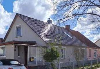 modernes Einfamilienhaus mit Einbaupool zu verkaufen