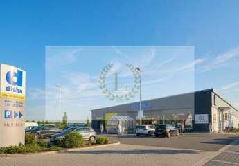 Langfristig vermieteter Neubau EDEKA in NordBayern mit indexierter Grundmiete & direktem Anschluss an die Autobahn. Mietstart 2021