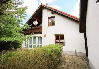 Familienfreundliches Einfamilienhaus in ruhiger Lage mit eingewachsenem Garten und Ausbaureserve