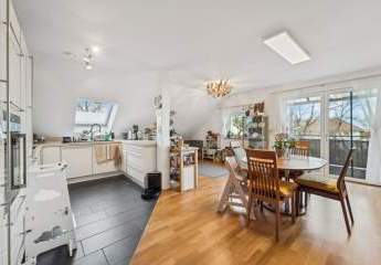 Moderne 4-Zi.-DG-Whg. mit barrierefreiem Zugang, Balkon und hochwertiger Ausstattung