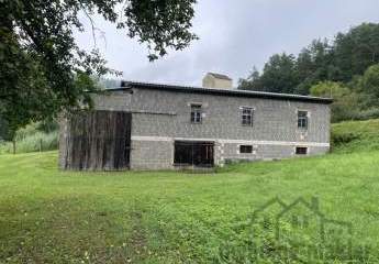 Große Massiv-Scheune mit Garage als Rohbau auf 1.200 m² Baugrundstück für Wohnhaus