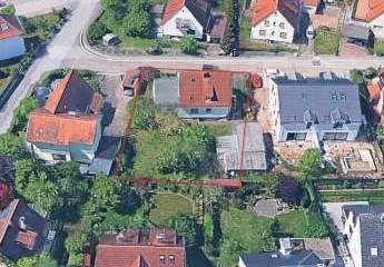 zentral und ruhiges Baugrundstück mit Altbestand für ein Doppelhaus in Schwabach