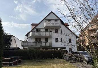 Feucht neue einziartige Dachgeschoßwohnung mit 2 Balkone am Waldrand mit Stellplatz und Dachboden