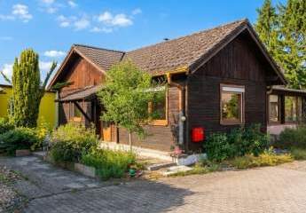 Sanierungsbedürftiges Bungalow mit Nebengebäude & Garage und Keller in Röttenbach