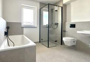 Familienwohnung im 2.OG mit XL-Balkon, Bad mit Wanne+Dusche und Gäste-WC
