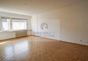 Großzügige 3-Zimmerwohnung mit getrennter Küche im Zentrum zu vermieten