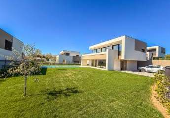 Villa Acacia: Wunderschöne und neue Villa am Gardasee zu verkaufen
