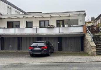 Fast wie im eigenem Haus - Helle 2-Zimmer Wohnung  plus 5 Garagen!