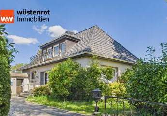 Charme & Komfort: Saniertes Haus mit Stuckdecken, neuwertiger Küche & Einlieger-Option in Holtland