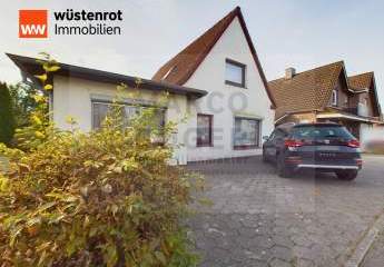 Sanierungsbedürftiges Wohnhaus in Hauptstraßenlage in 26452 Sande. 7 ZKB auf 953 m² Grundstück