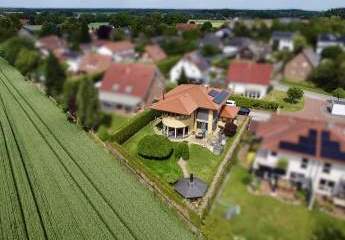 Traumhafte Aussicht, stilvoller Komfort – Familienanwesen mit Wellness & Grünoase
