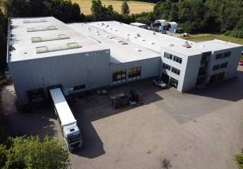 Produktions- und Lagerhallen mit Verwaltungsgebäude, Trafostation und Bauland!