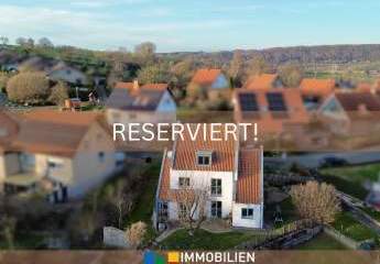!RESERVIERT! Licht, Raum und Aussicht – Architektenhaus mit Terrassenebene und besonderem Wohngefühl