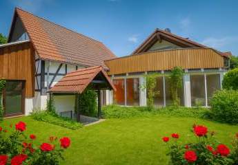 Mehrgenerationenhaus mit Wellness, Sauna, Gartenoase - Anbau Bj. 2002 + Werkstatt / Scheune möglich!