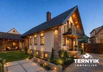 Einmaliger Vierseithof im LK Bamberg! Riesiges Grundstück, 2 x Haus, Halle, 6000 qm Bauland! Garten!