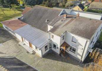 Großzügige Gewerbeimmobilie mit Entwicklungspotenzial – ideal für Arbeiten & Wohnen - mit Parkplatz