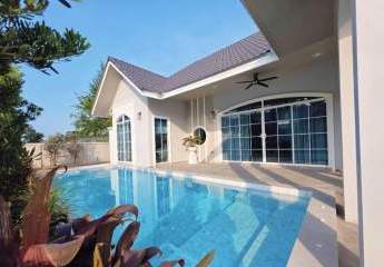 Ruhig gelegene Villen mit schönem Bergblick in Cha-Am, Thailand