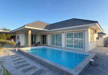 Schön gelegene, ruhige Poolvilla mit großem Grundstück zum günstigen in Hua Hin, Thailand