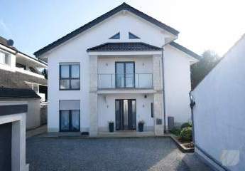 „Exklusive Design-Villa mit Einliegerwohnung und traumhaftem Waldgrundstück in Solingen-Aufderhöhe“