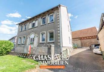 Vollvermietetes Dreifamilienhaus mit großflächiger Scheune - Wohnen und Arbeiten in Thüste!