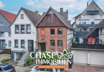 TOP-Lage zentral in Barntrup - Baugrundstück mit abrissreifem Fachwerkhaus!