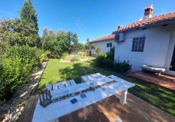 Zwei EFH 5 KM von Rovinj. 2.000m² Grundstück