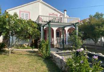 Zweifamilienhaus in Privlaka zu verkaufen.