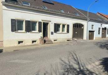 Zweifamilienhaus mit Gewerbeanteil: Halle, Werkstatt, Garagen, über 800m² Gesamtfläche