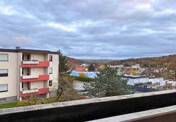 Gepflegte 2-ZKB-Wohnung mit Balkon & Außenstellplatz