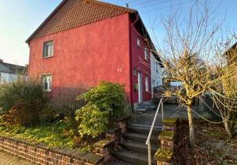 Gut geschnittenes Einfamilienhaus mit Garage und Garten